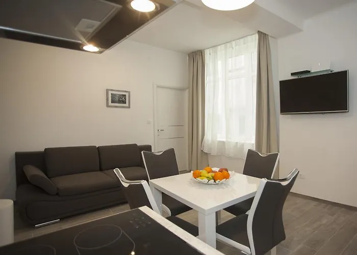 Apartment Old Square