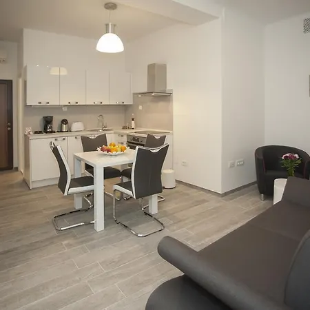 Apartment Old Square *