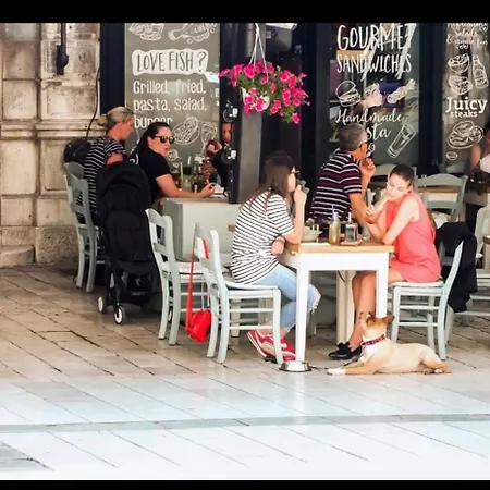 Old Square * ספליט